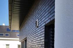 Farbige Dachberberstand, dunkel - zwo ARCHITEKTEN Haus